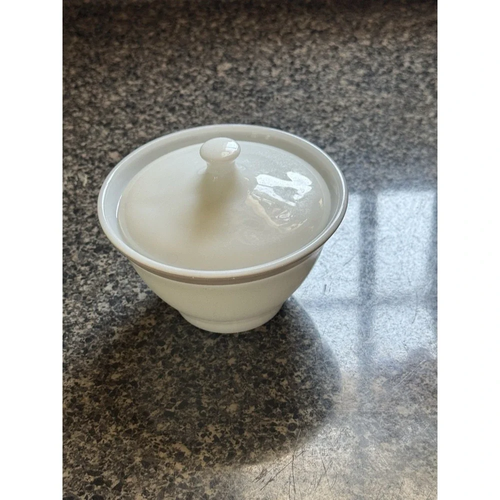 Pyrex vintage milk